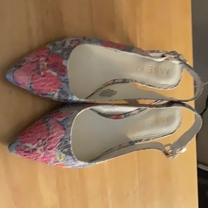 Anne Klein floral shoes size 8 M